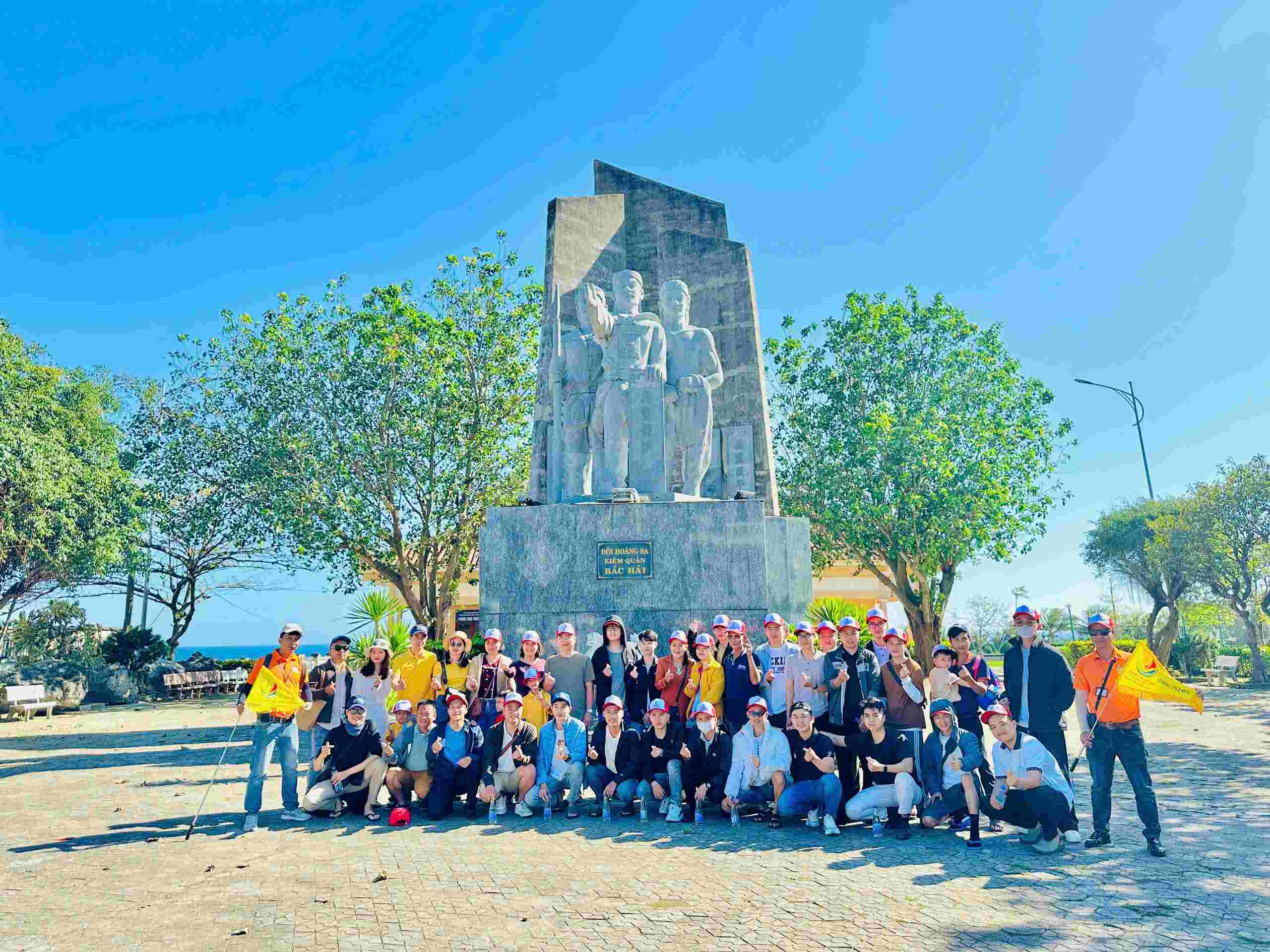 HÀNH TRÌNH LÝ SƠN 2025: ESTEC - SẺ CHIA YÊU THƯƠNG, GẮN KẾT CỘNG ĐỒNG